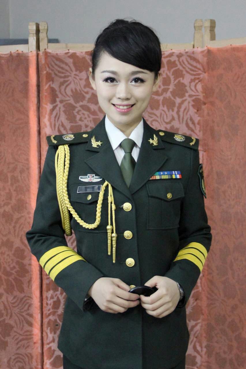 中国最年轻的双钩书法家、华语女歌手——肖文